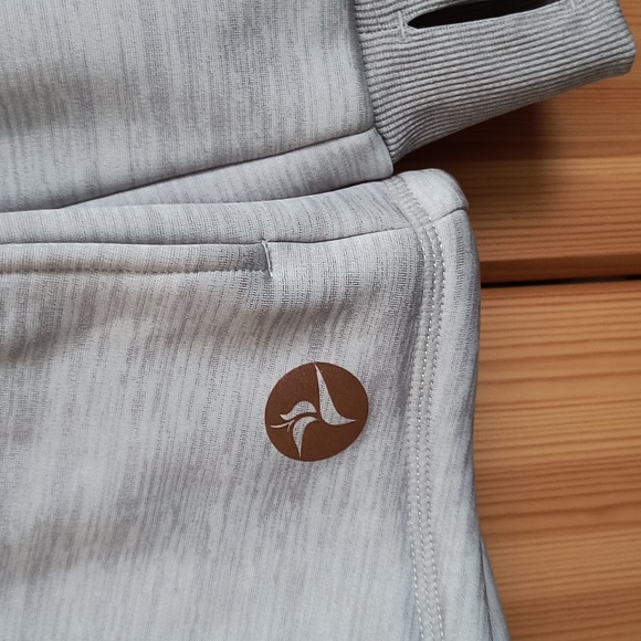 The harmony wrap with generous hood M/L - Picture 5 of 8